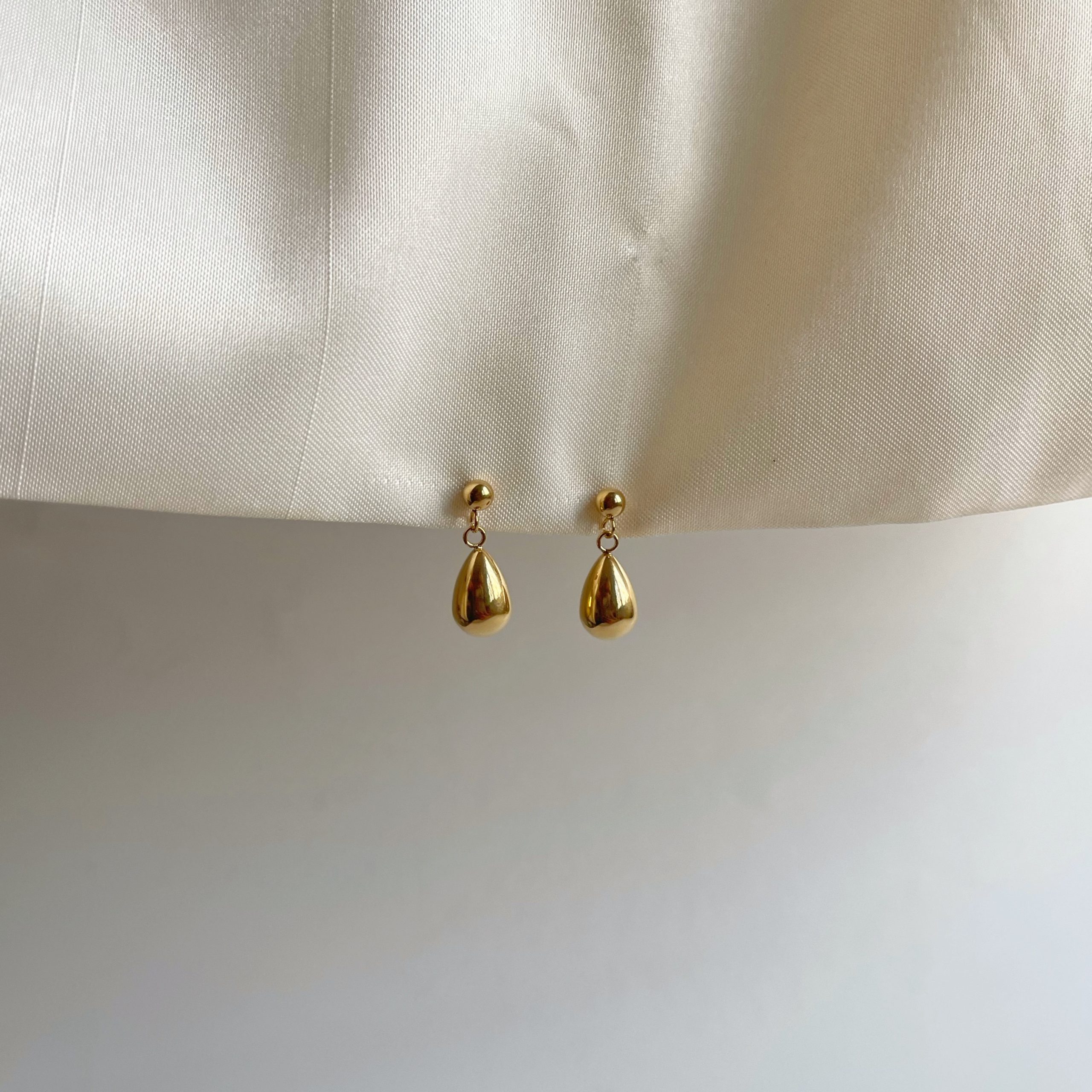 TEARDROP STUD